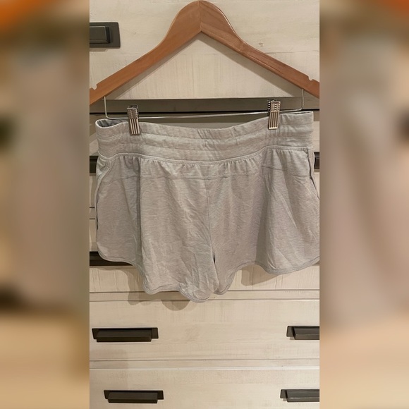 Layer 8 Stretch Runner Short - Picture 2 of 2